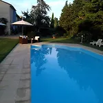 Mas Des Bougainvillees Alojamento de Acomodação e Pequeno-almoço Sernhac
