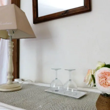 Couette-café Mas Des Bougainvillees 3*