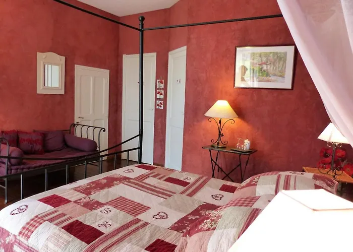 Mas Des Bougainvillees Bed and breakfast